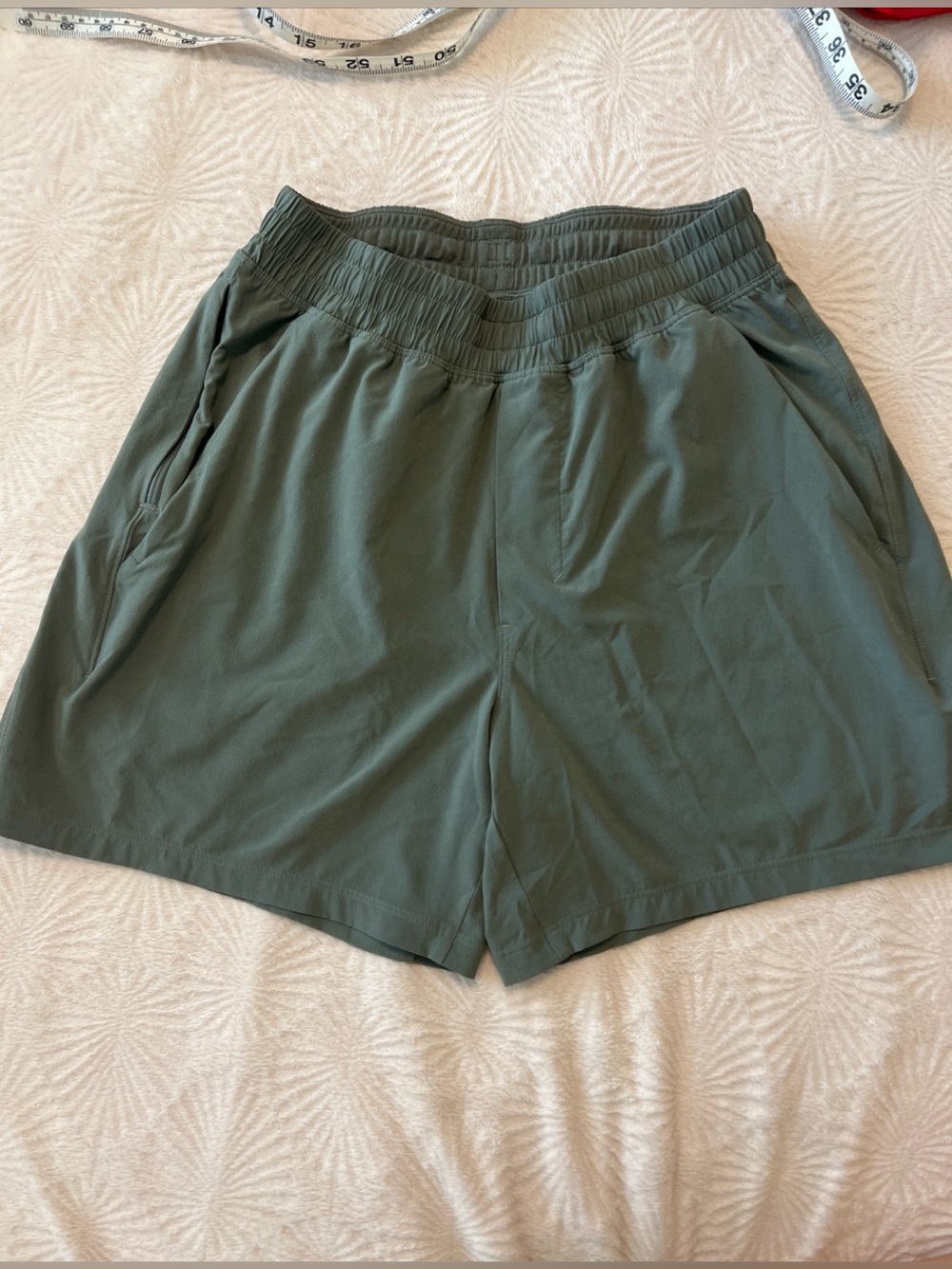 Lululemon unisex Olive Green Pull-On Active Shorts 5” inseam sz.XS EXCELLENT
